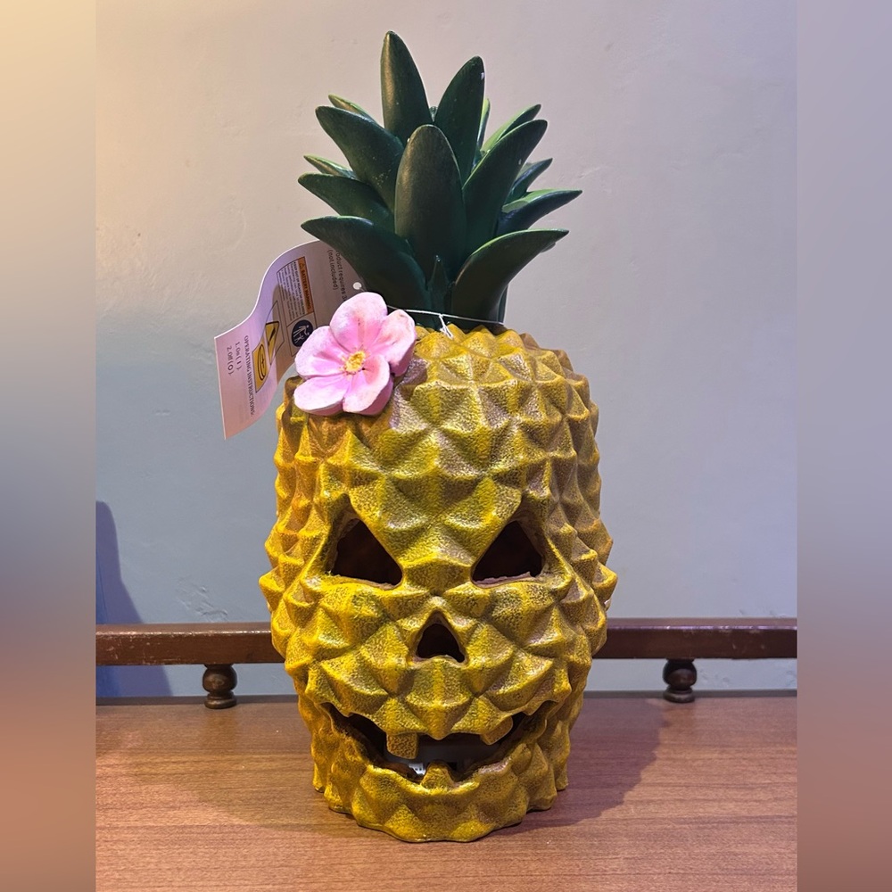 SPOOKY SUMMER 12in LED Resin Pineapple Skull With Floral Accent NWTS